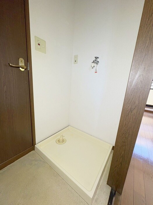 物件内観写真11　(洗濯機置場)