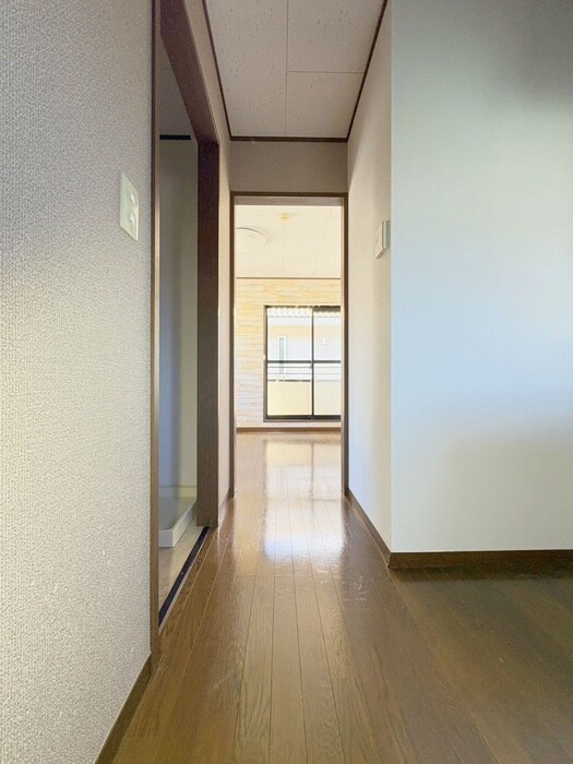 物件内観写真17　(廊下)