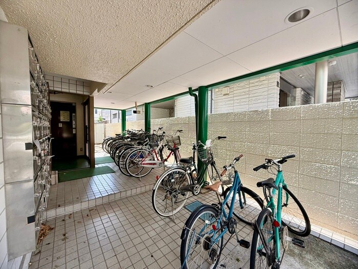 物件外観写真5　(駐輪場)