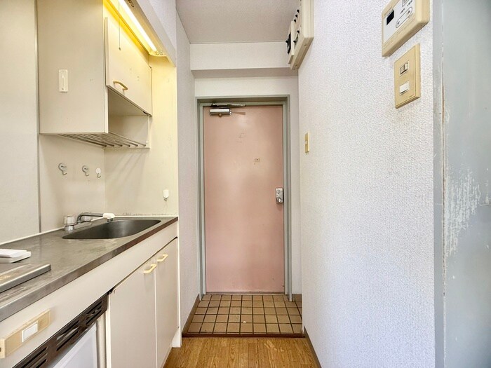 物件内観写真13　(玄関)