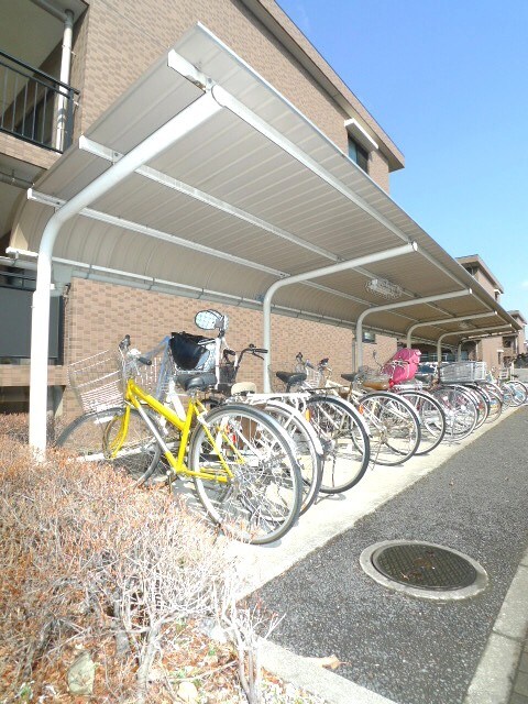 物件外観写真2　(駐輪場)