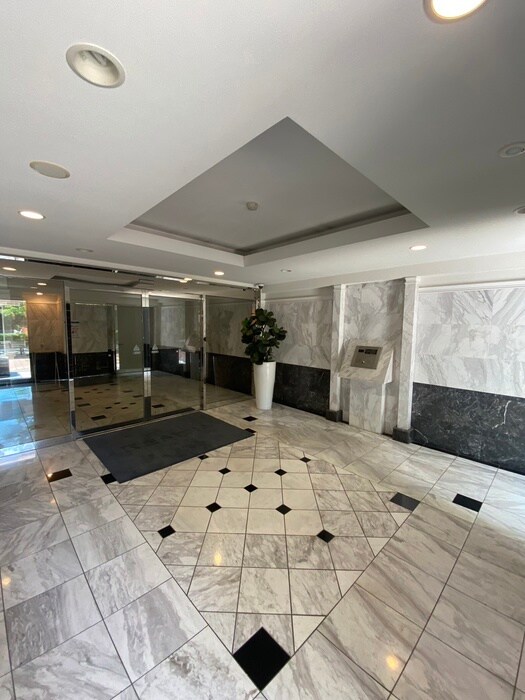 物件外観写真4　(エントランス部分)