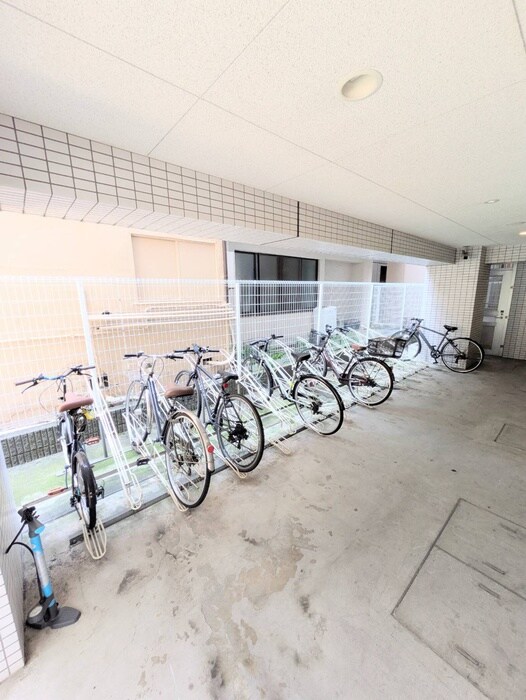 物件外観写真6　(駐輪場)