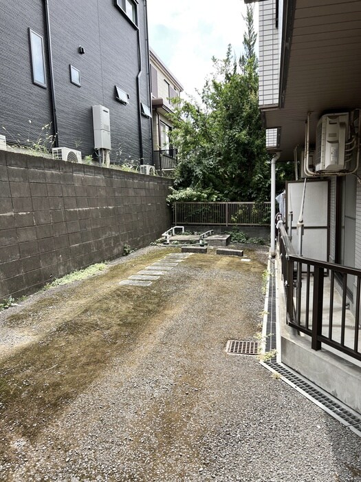 物件外観写真5　(駐車場)