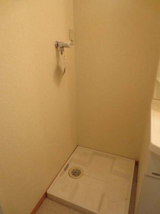 物件内観写真12　(洗濯機置場)