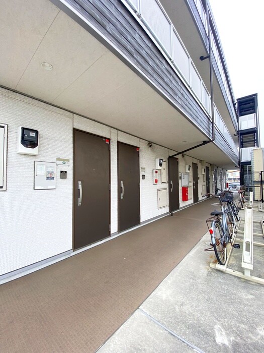 物件外観写真3　(エントランス部分)