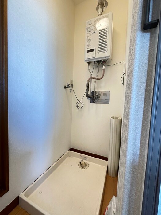 物件内観写真14　(洗濯機置場)