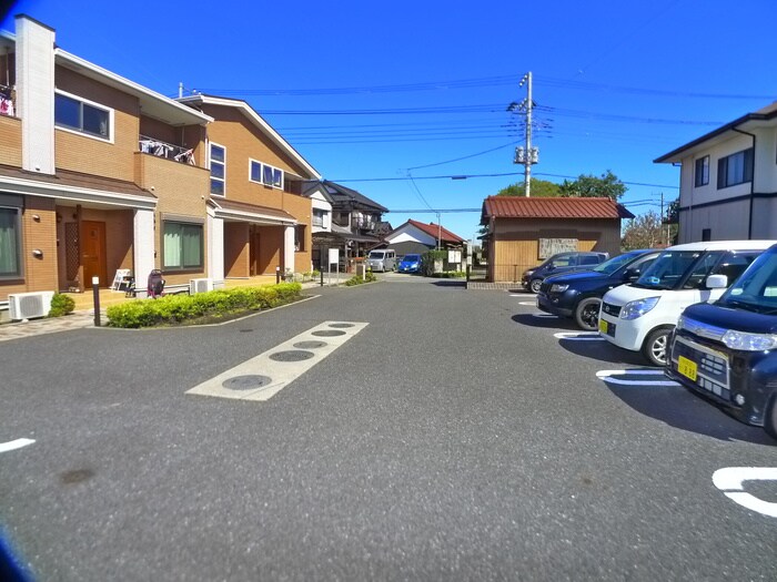 物件外観写真4　(駐車場)
