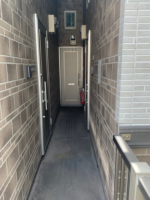 物件外観写真3　(エントランス部分)