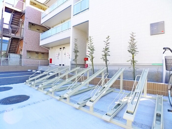 物件外観写真2　(駐輪場)