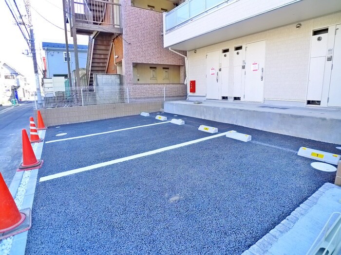 物件外観写真3　(駐車場)