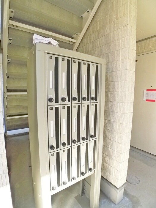 物件外観写真5　(エントランス部分)