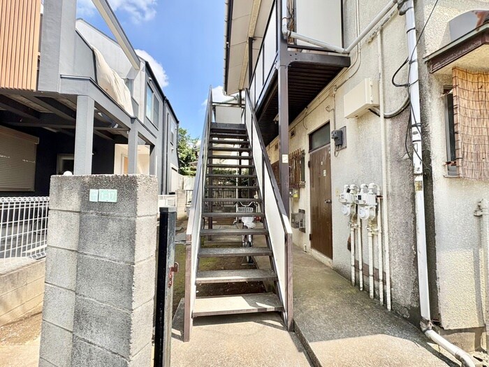 物件外観写真4　(エントランス部分)