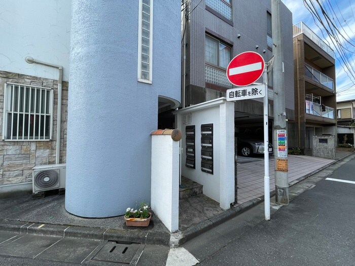 物件外観写真3　(エントランス部分)