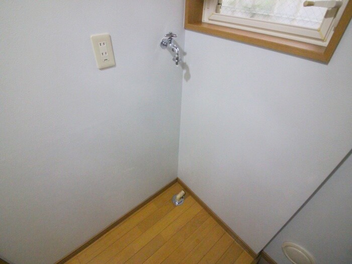 物件内観写真18　(洗濯機置場)