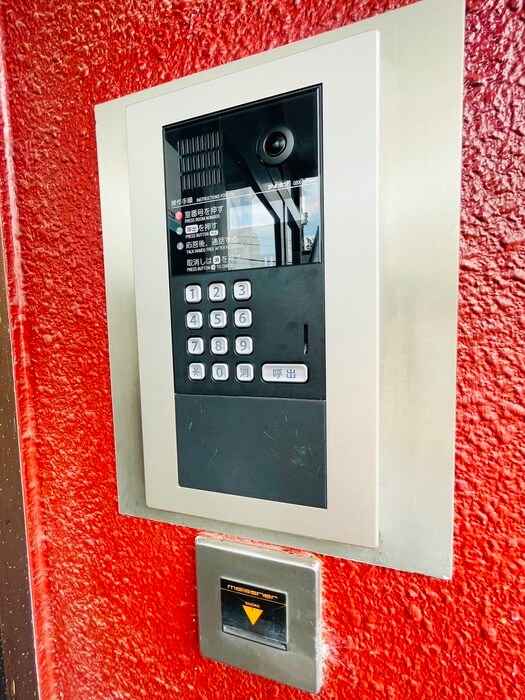 物件外観写真4　(エントランス部分)