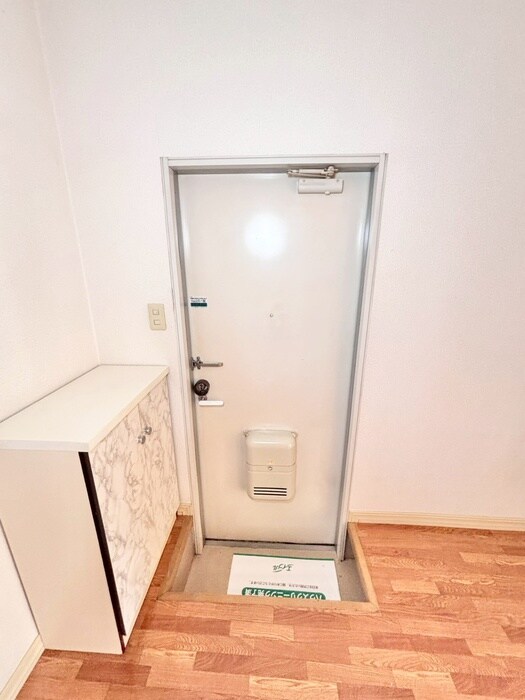 物件内観写真16　(玄関)