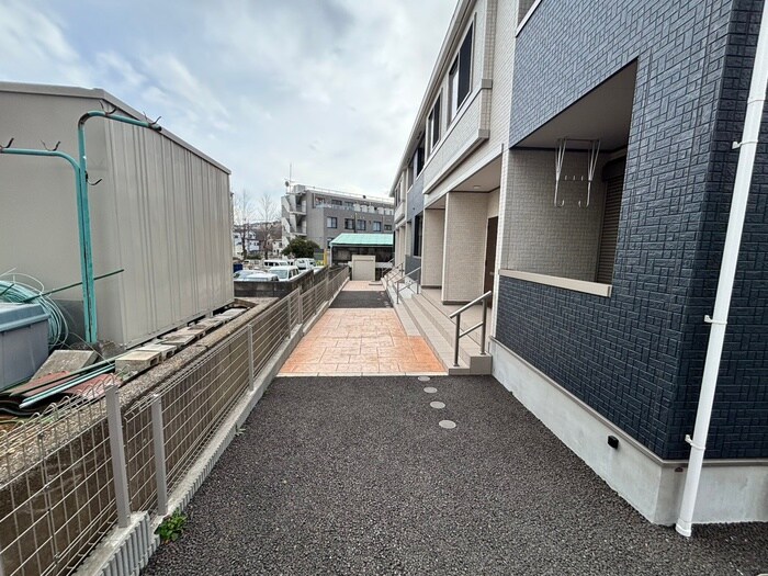 物件外観写真4　(エントランス部分)