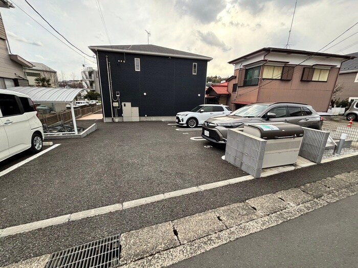 物件外観写真6　(駐車場)