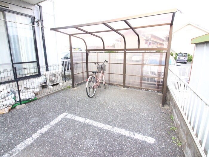 物件外観写真4　(駐輪場)