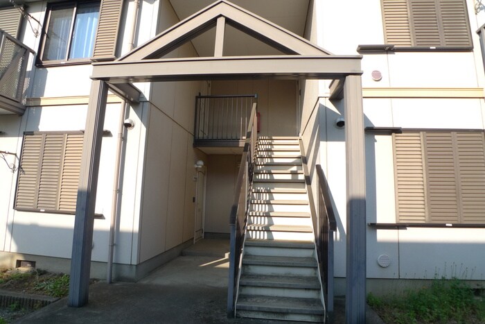 物件外観写真2　(エントランス部分)