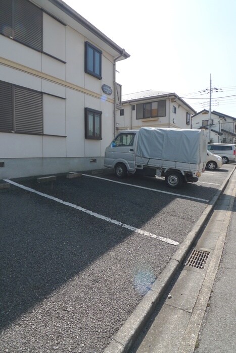 物件外観写真4　(駐車場)