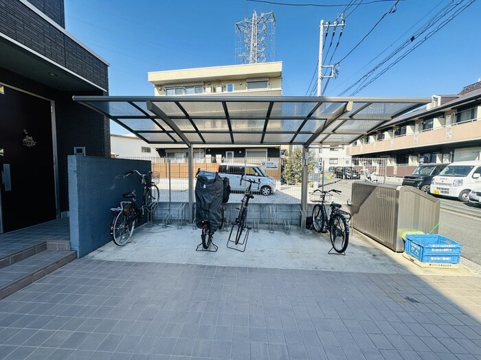 物件外観写真3　(駐輪場)