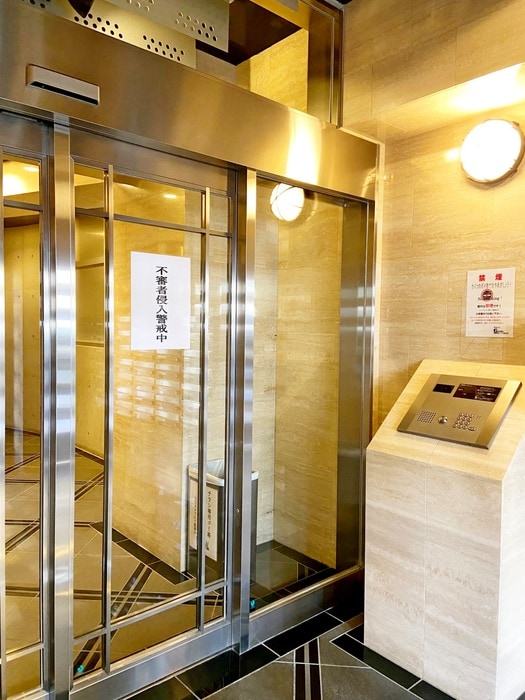 物件外観写真2　(エントランス部分)