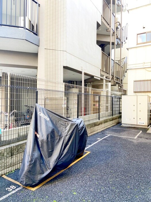 物件外観写真5　(駐車場)