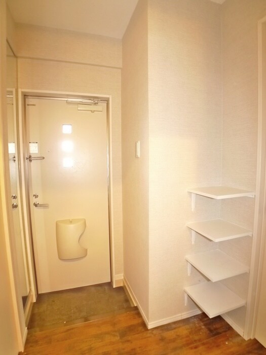 物件内観写真11　(玄関)