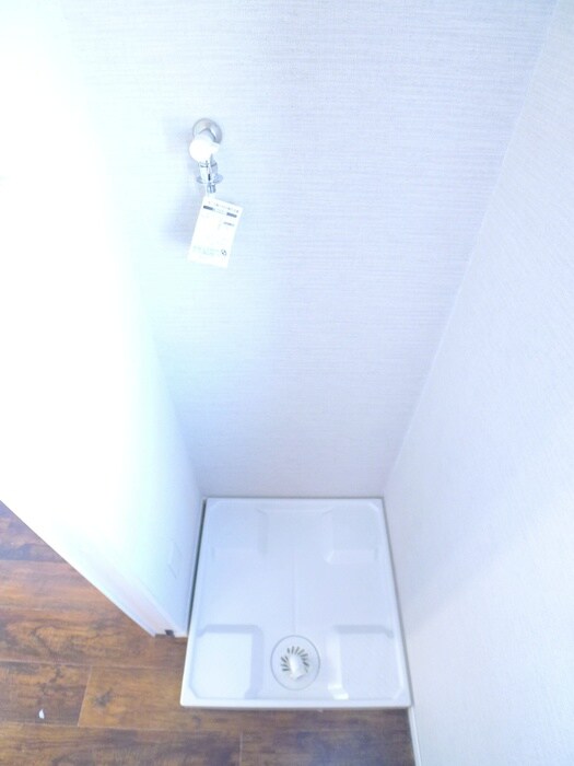 物件内観写真15　(洗濯機置場)