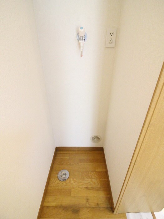 物件内観写真5　(洗濯機置場)