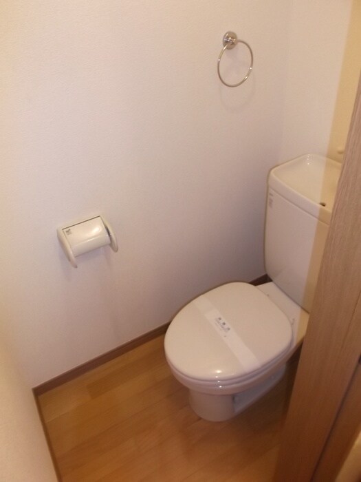 物件内観写真8　(トイレ)