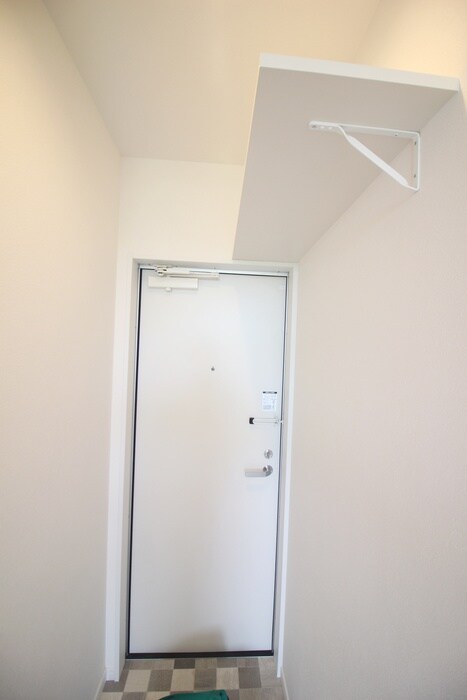 物件内観写真18　(玄関)