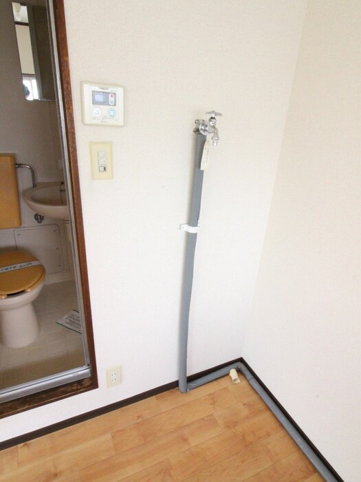 物件内観写真12　(洗濯機置場)