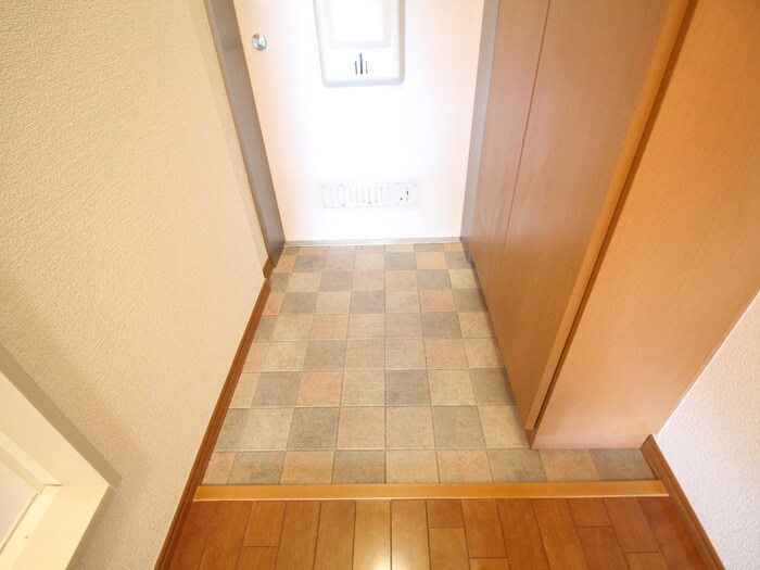 物件内観写真14　(玄関)