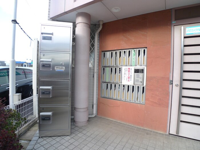 物件外観写真5　(エントランス部分)