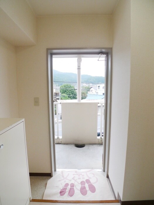 物件内観写真13　(玄関)