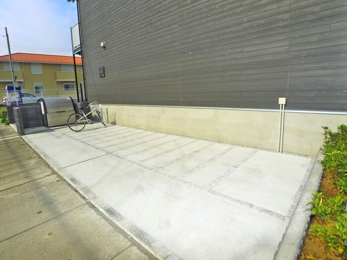 物件外観写真2　(駐輪場)