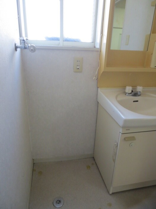 物件内観写真13　(洗濯機置場)