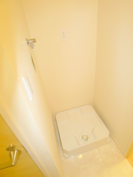 物件内観写真15　(洗濯機置場)