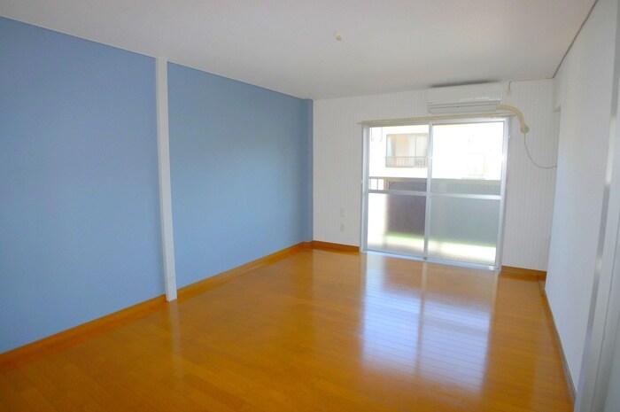 物件内観写真7　(室内からの展望)