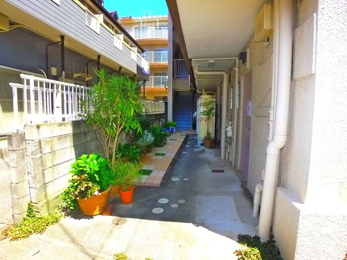 物件外観写真3　(エントランス部分)