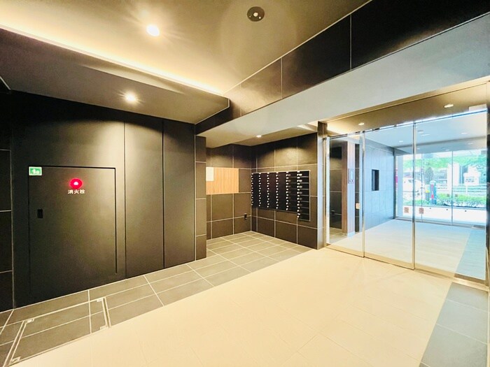 物件外観写真3　(エントランス部分)