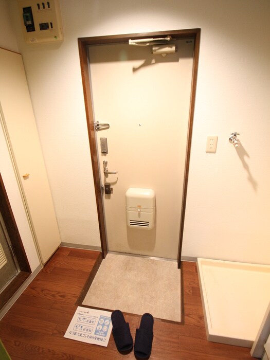 物件内観写真7　(玄関)