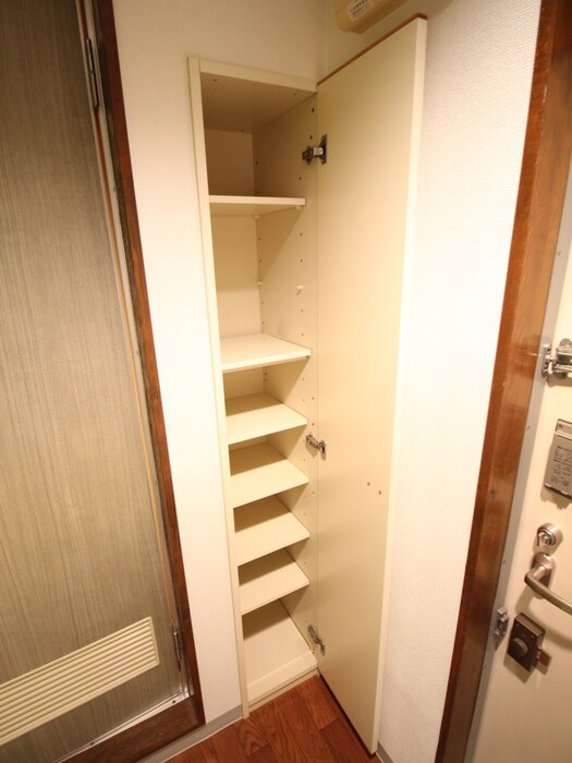 物件内観写真8　(靴箱)