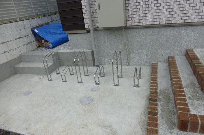 物件外観写真3　(駐輪場)