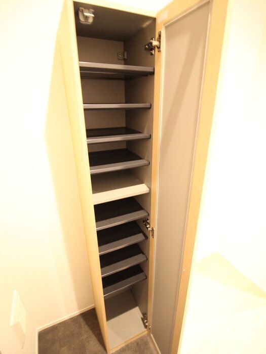 物件内観写真18　(靴箱)