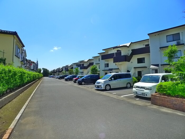 物件外観写真3　(駐車場)