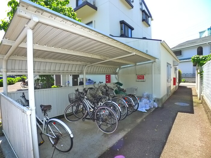 物件外観写真4　(駐輪場)